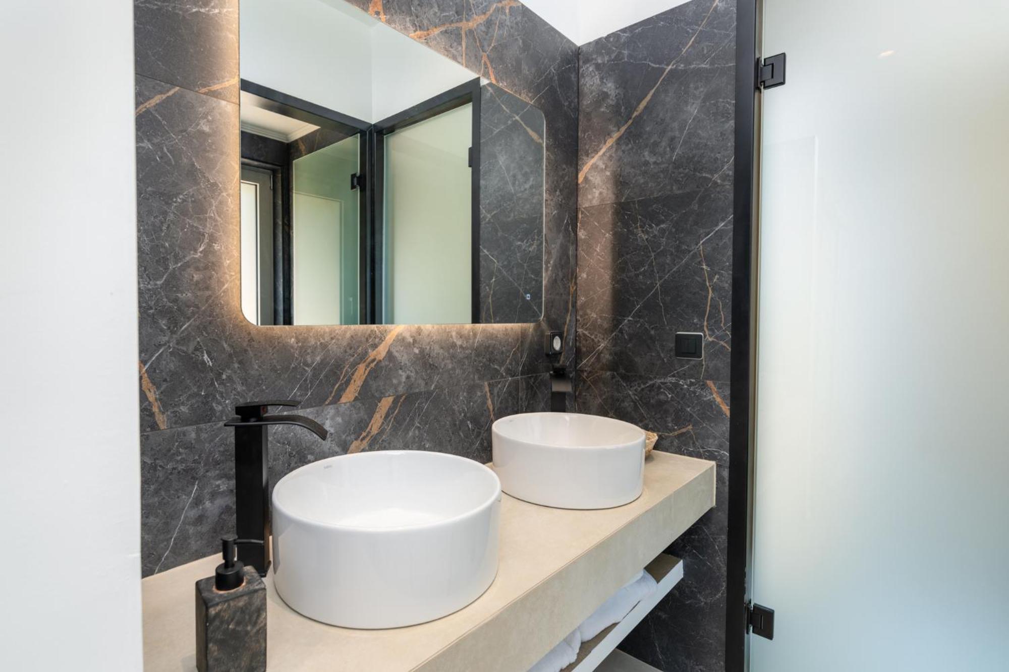 Mellamare Luxury Suites Athanion Exterior photo